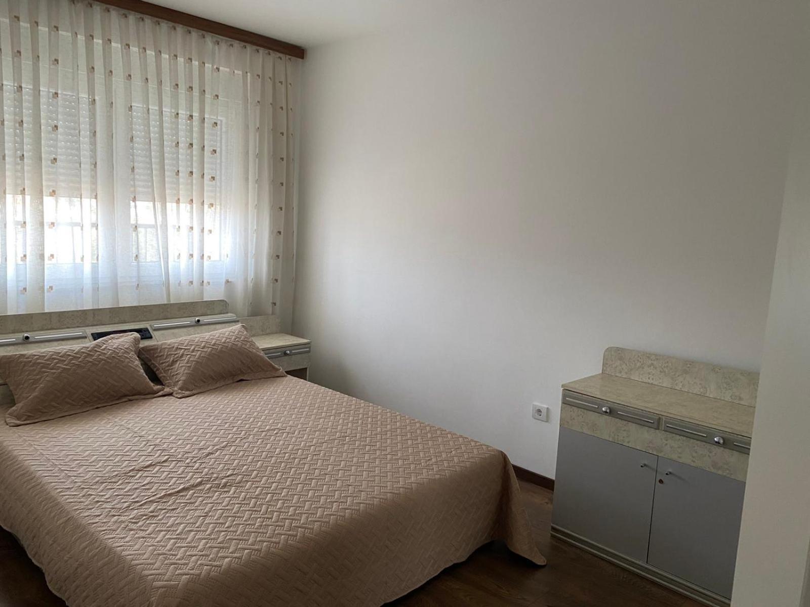 Private Apartments Prishtina Prishtine Bagian luar foto