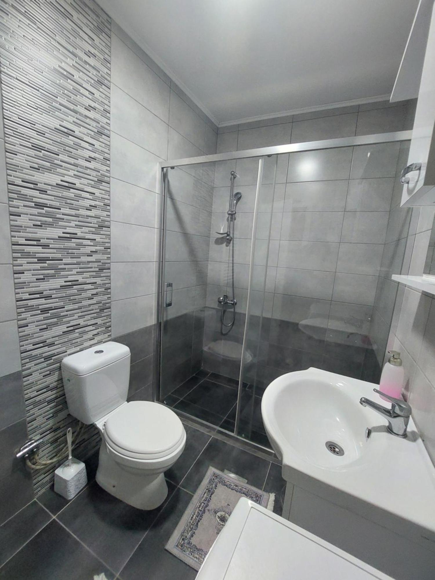 Private Apartments Prishtina Prishtine Bagian luar foto