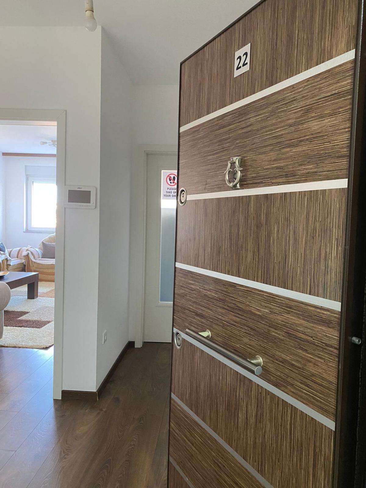 Private Apartments Prishtina Prishtine Bagian luar foto