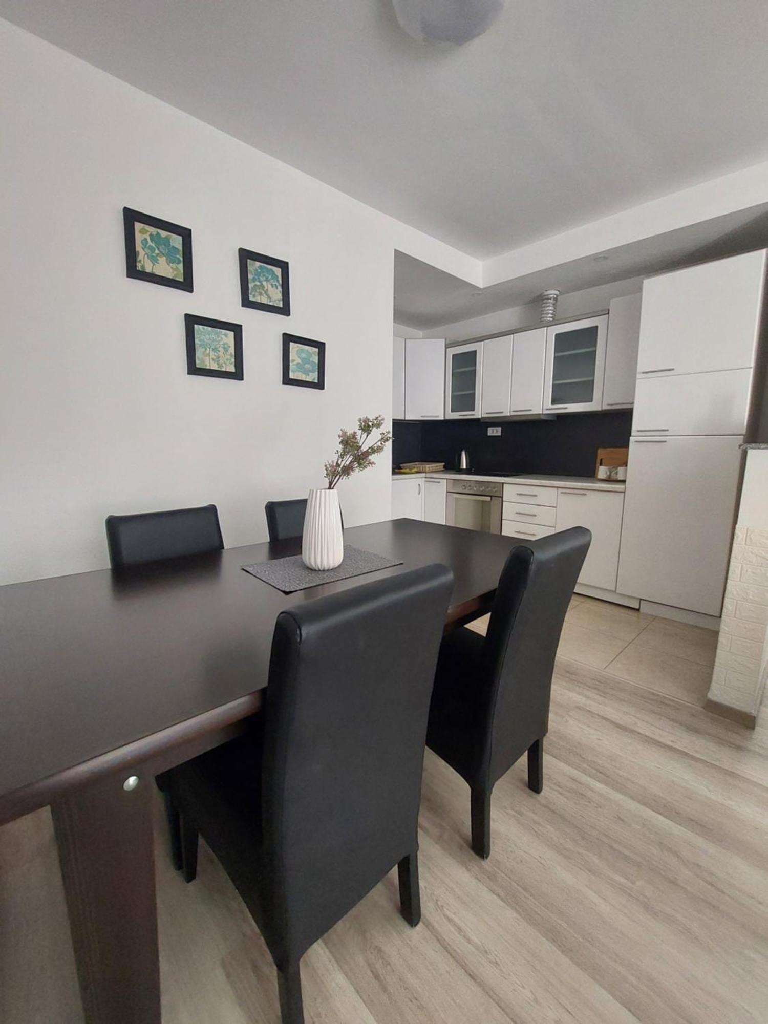 Private Apartments Prishtina Prishtine Bagian luar foto