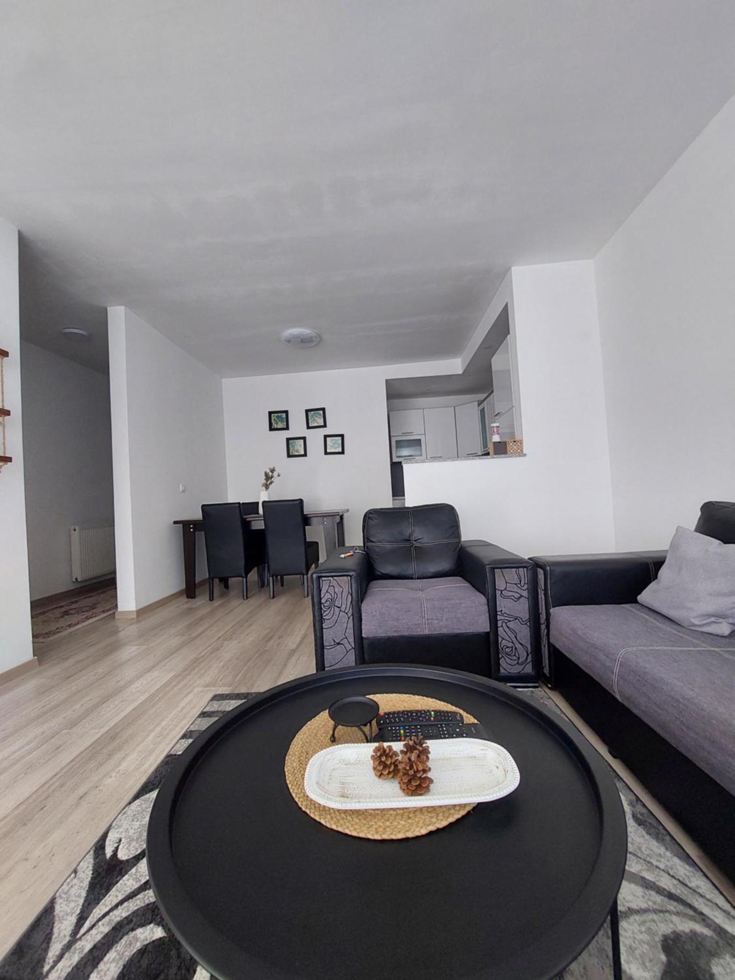 Private Apartments Prishtina Prishtine Bagian luar foto