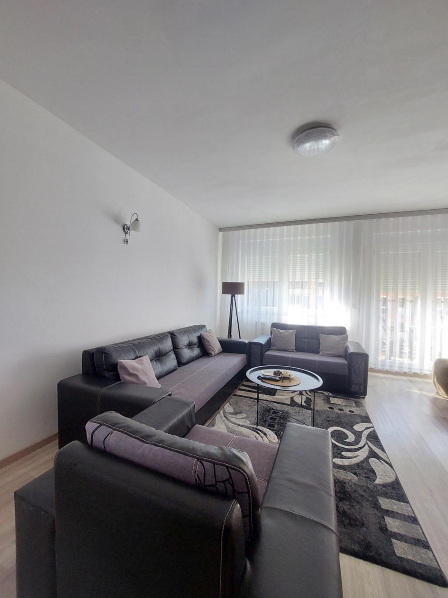Private Apartments Prishtina Prishtine Bagian luar foto