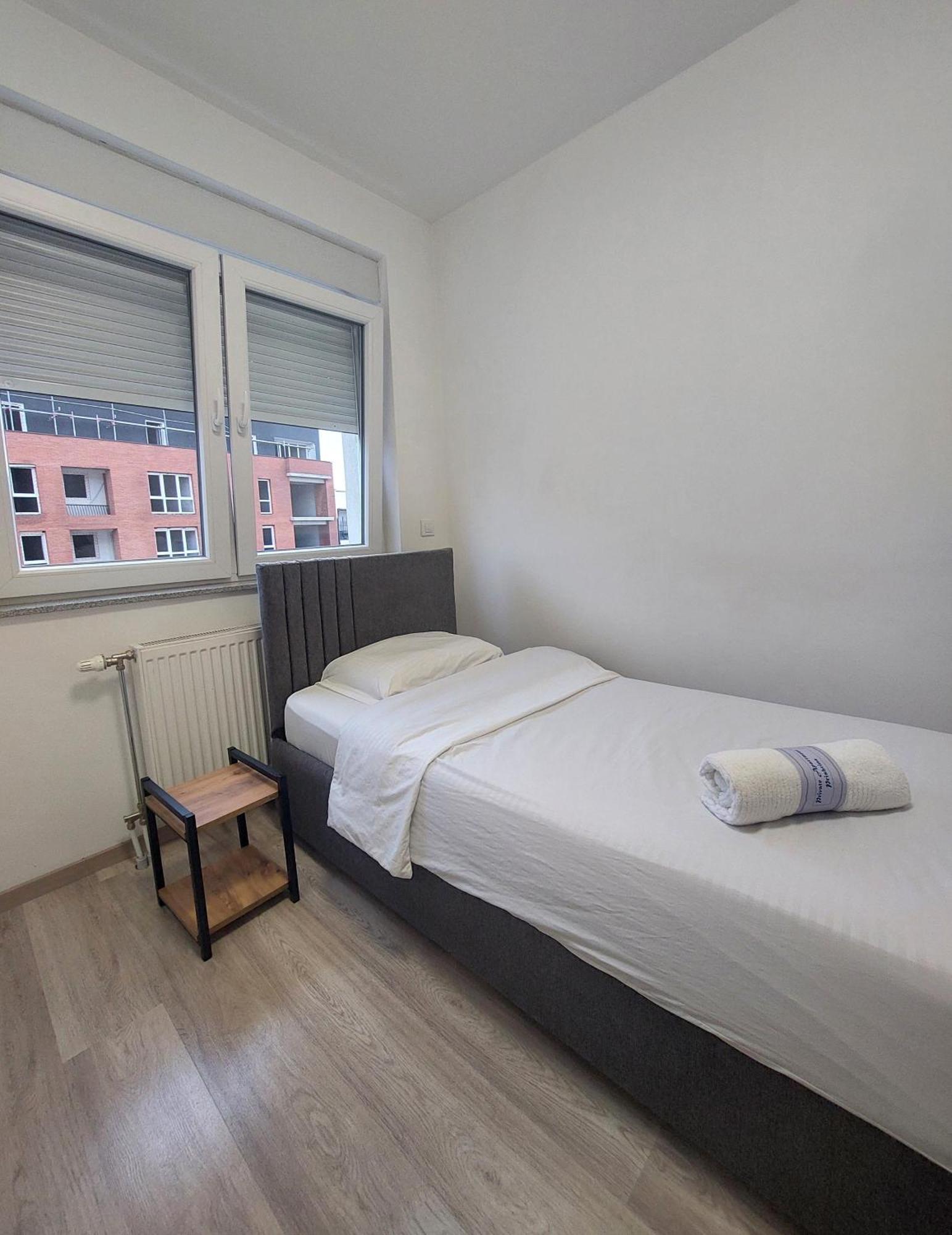 Private Apartments Prishtina Prishtine Bagian luar foto